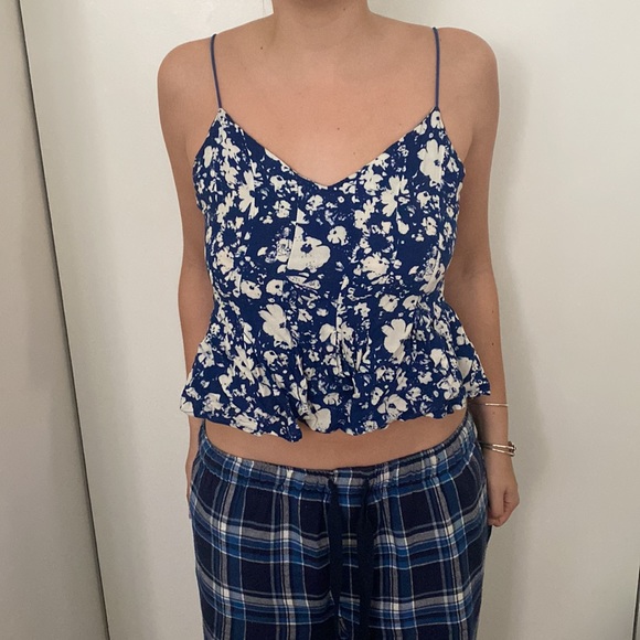 Royal blue floral thin strap tank. Size small. Open back with button detail. - Picture 3 of 4